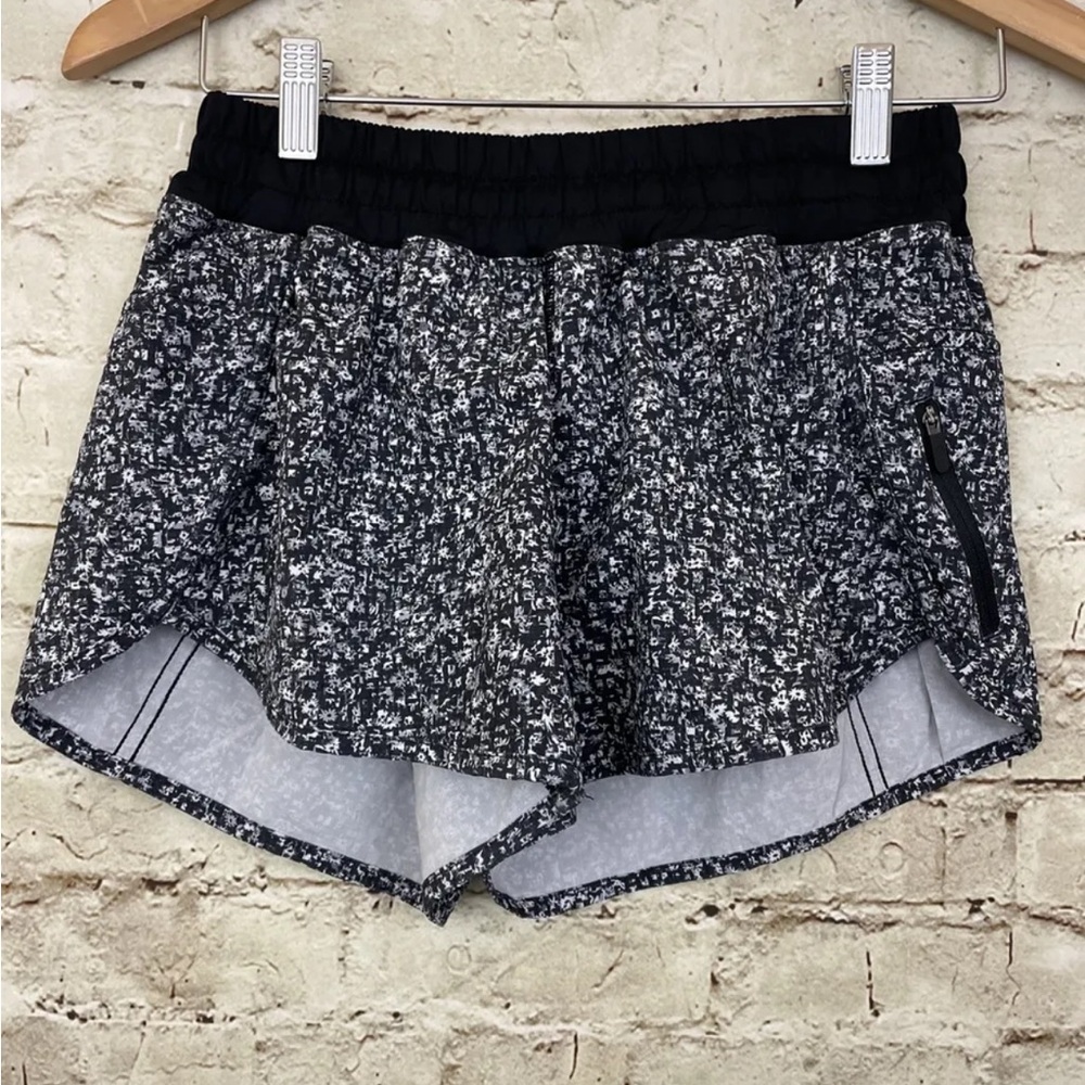 Lululemon Tracker Short IV 4" 4-way Stretch Sz 6 Daisy Dust Alpine White Black